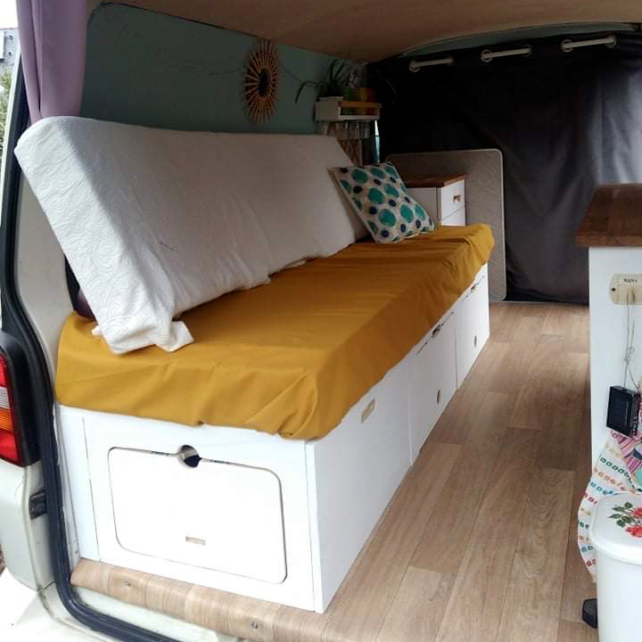 amenagement-van-angers-bois-lit-couchette